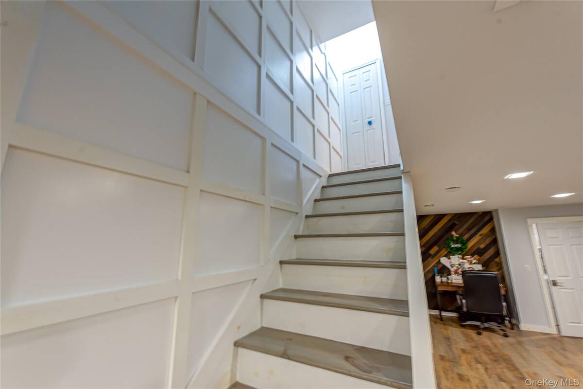 #33 photo, 14 Heckscher Spur Drive, East Islip , NY 11730