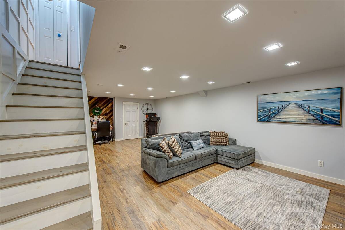 #35 photo, 14 Heckscher Spur Drive, East Islip , NY 11730