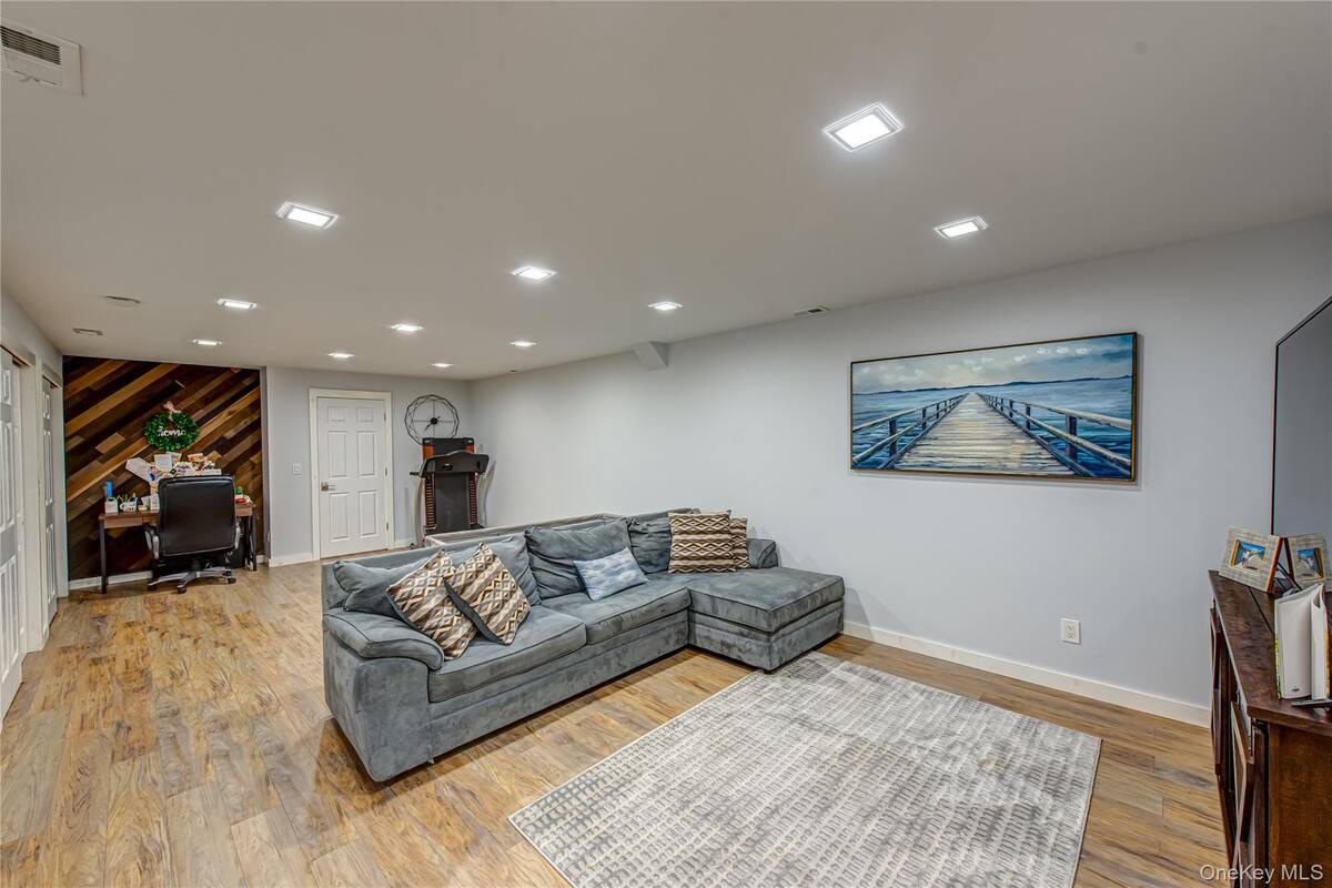 #36 photo, 14 Heckscher Spur Drive, East Islip , NY 11730