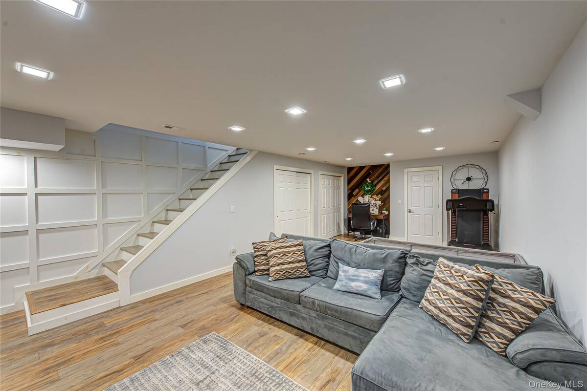 #37 photo, 14 Heckscher Spur Drive, East Islip , NY 11730