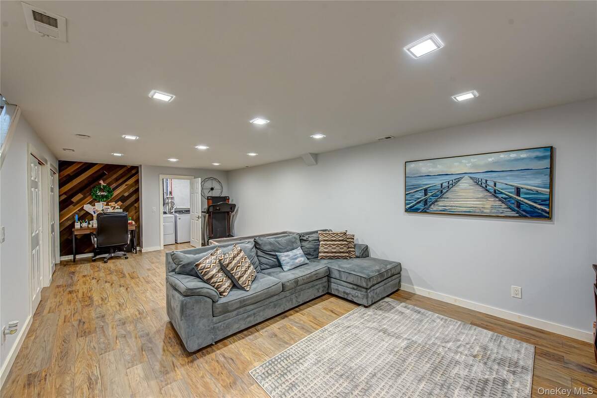 #38 photo, 14 Heckscher Spur Drive, East Islip , NY 11730