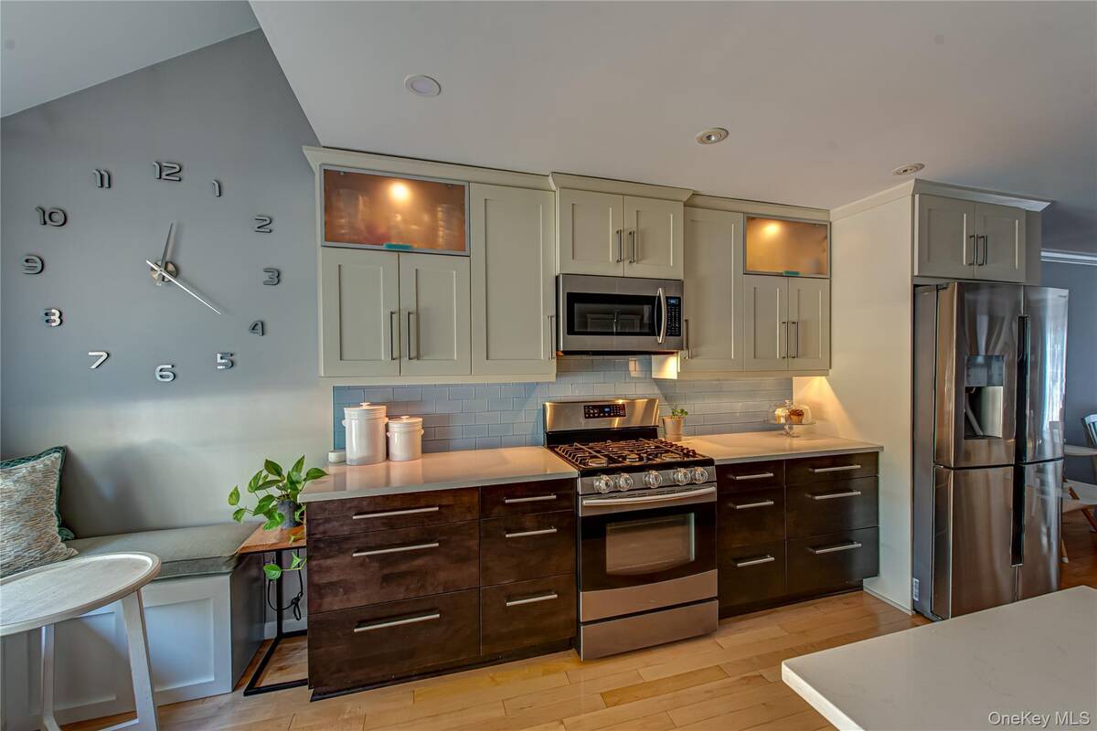 #4 photo, 14 Heckscher Spur Drive, East Islip , NY 11730