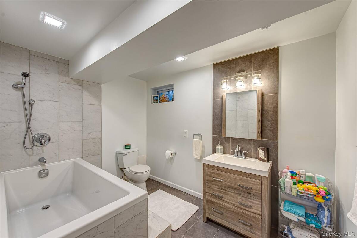 #40 photo, 14 Heckscher Spur Drive, East Islip , NY 11730