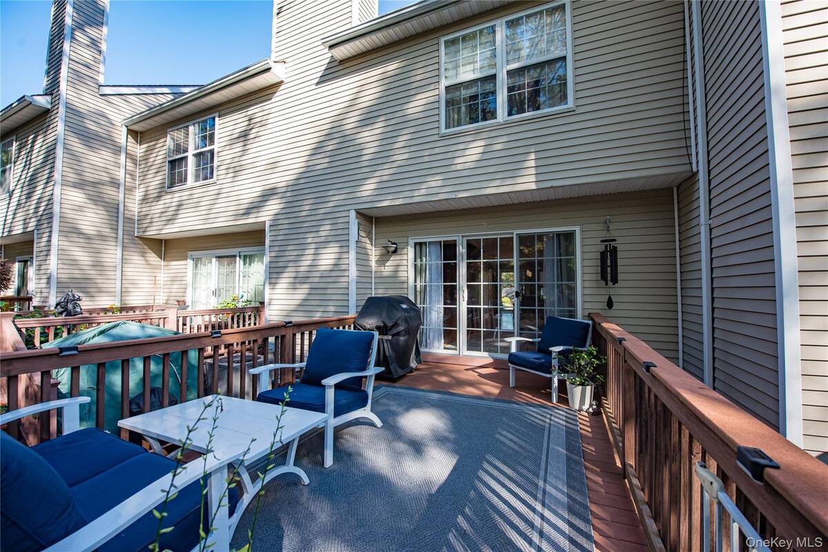 #41 photo, 14 Heckscher Spur Drive, East Islip , NY 11730