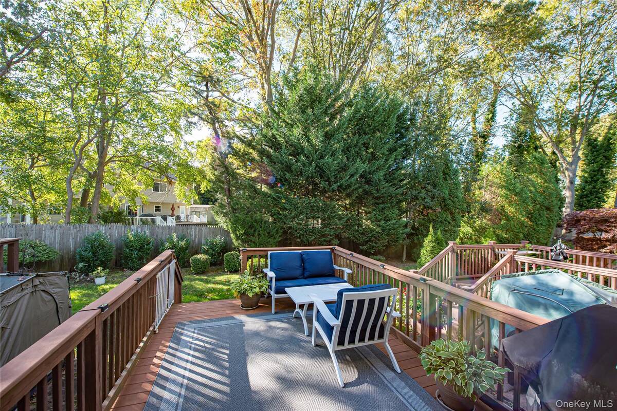 #42 photo, 14 Heckscher Spur Drive, East Islip , NY 11730