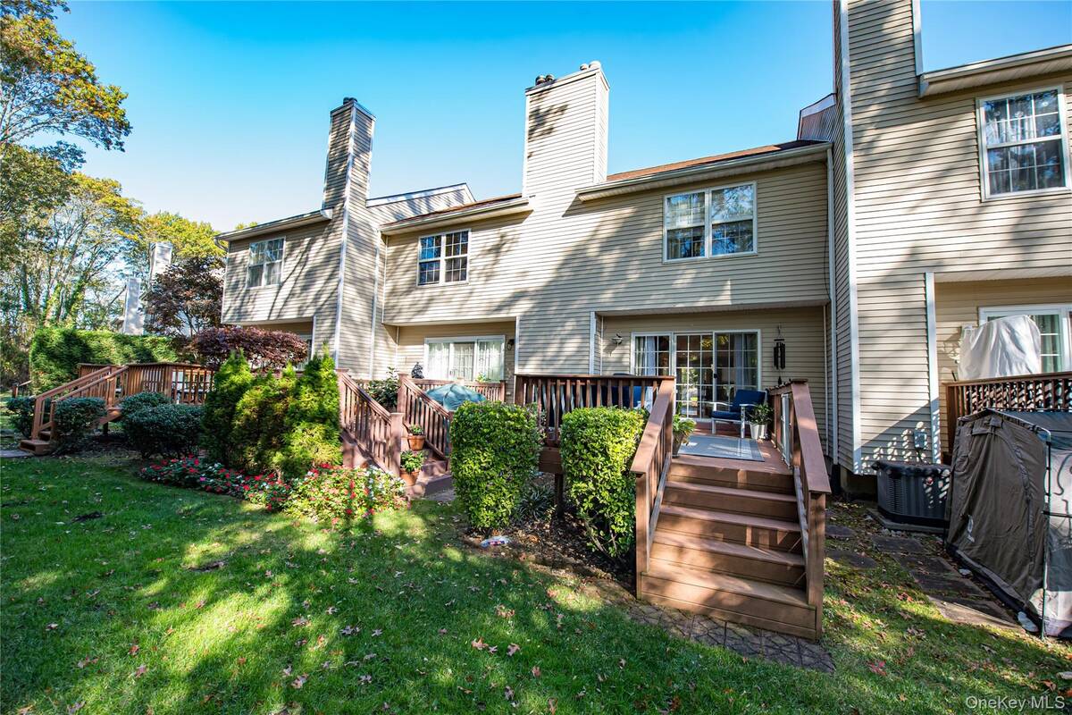 #43 photo, 14 Heckscher Spur Drive, East Islip , NY 11730