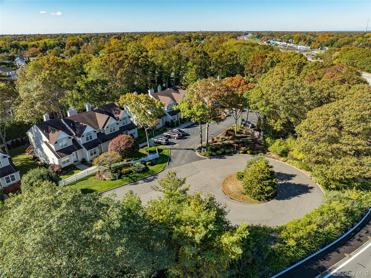 #44 photo, 14 Heckscher Spur Drive, East Islip , NY 11730