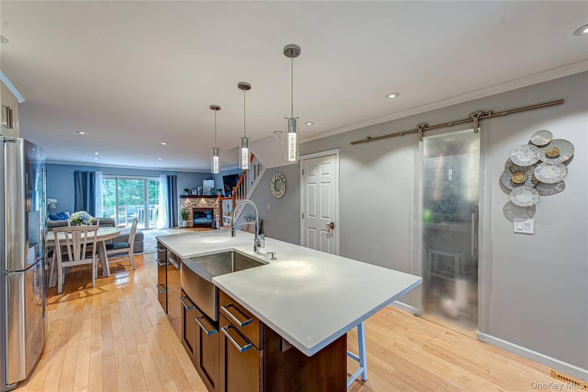 #8 photo, 14 Heckscher Spur Drive, East Islip , NY 11730