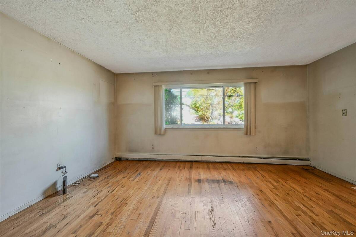 #10 photo, 92 Grand Boulevard, Wyandanch , NY 11798