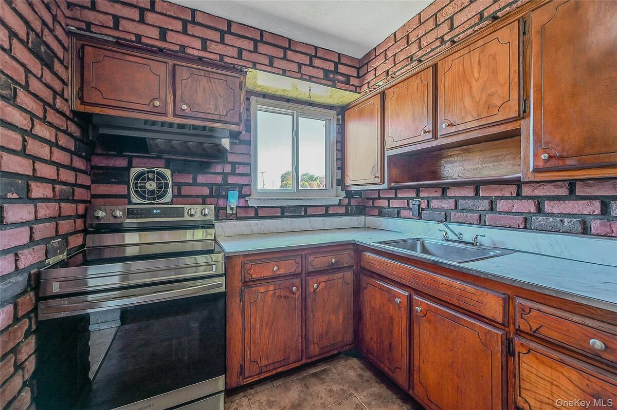 #11 photo, 92 Grand Boulevard, Wyandanch , NY 11798