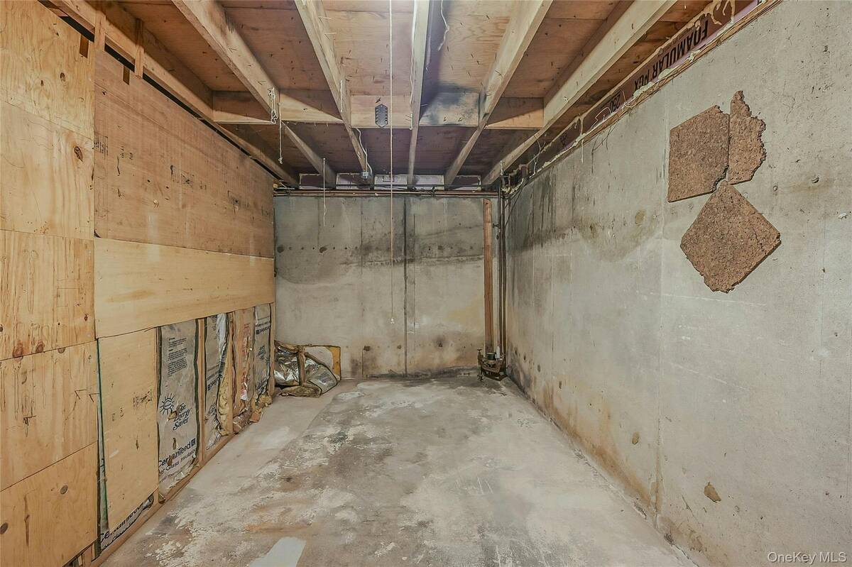 #20 photo, 92 Grand Boulevard, Wyandanch , NY 11798