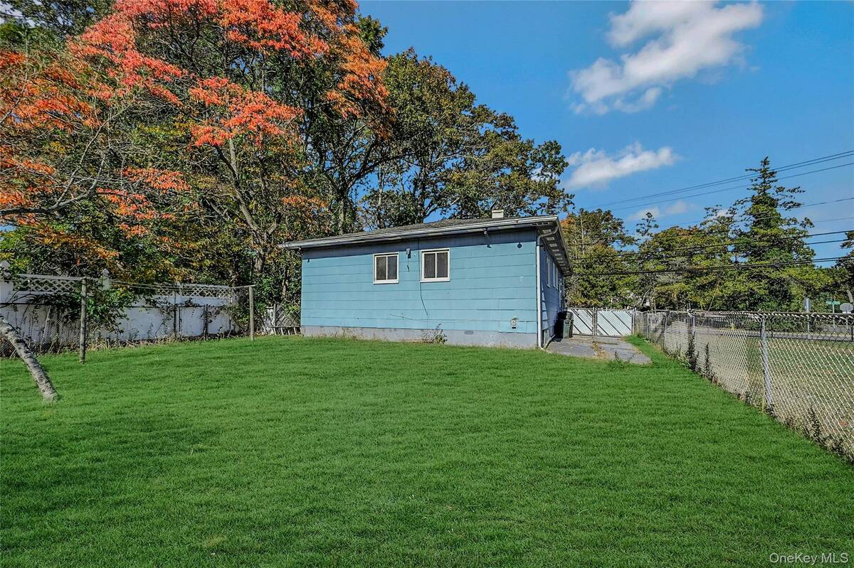 #29 photo, 92 Grand Boulevard, Wyandanch , NY 11798