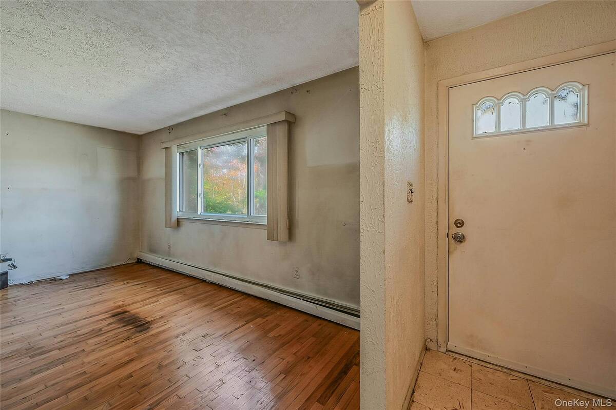 #3 photo, 92 Grand Boulevard, Wyandanch , NY 11798