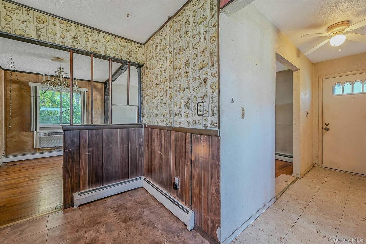 #4 photo, 92 Grand Boulevard, Wyandanch , NY 11798