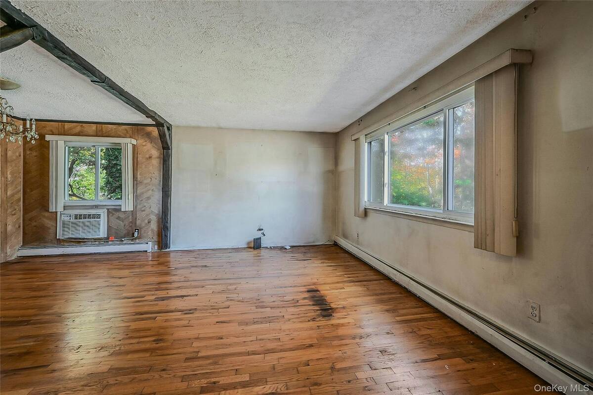 #5 photo, 92 Grand Boulevard, Wyandanch , NY 11798