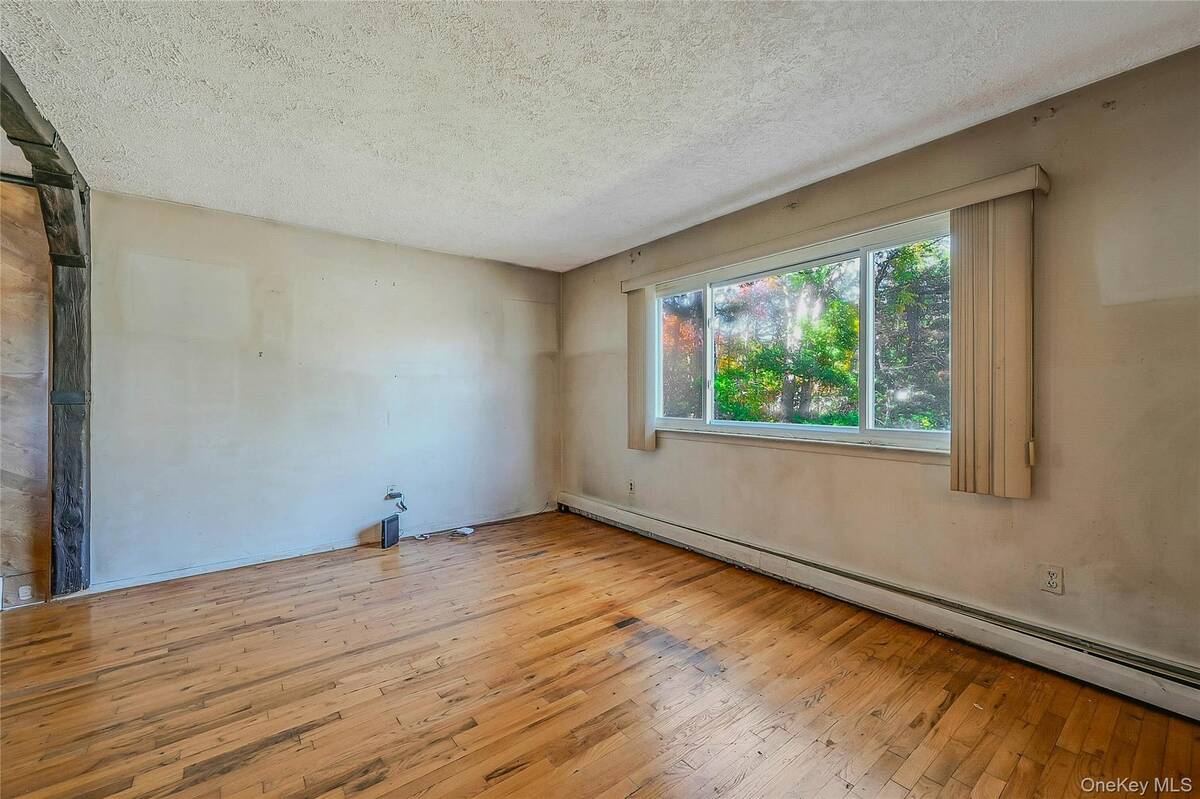 #6 photo, 92 Grand Boulevard, Wyandanch , NY 11798