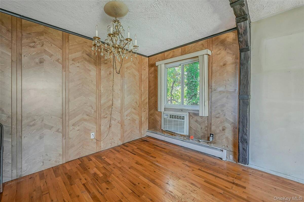 #7 photo, 92 Grand Boulevard, Wyandanch , NY 11798