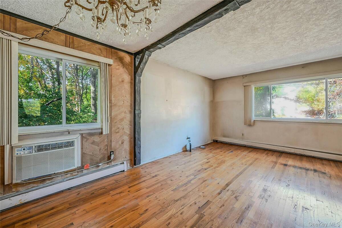 #8 photo, 92 Grand Boulevard, Wyandanch , NY 11798