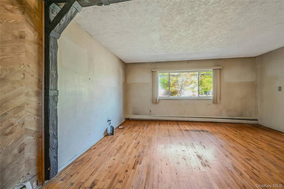 #9 photo, 92 Grand Boulevard, Wyandanch , NY 11798