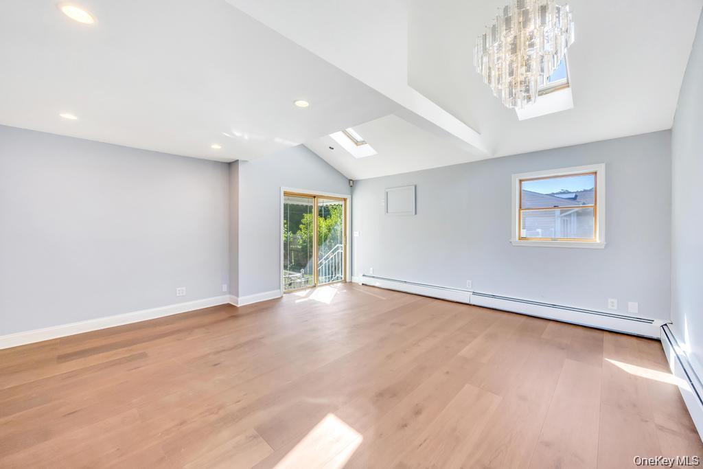 #13 photo, 358 Eastwood Boulevard, サフォーク郡 Centereach , NY 11720