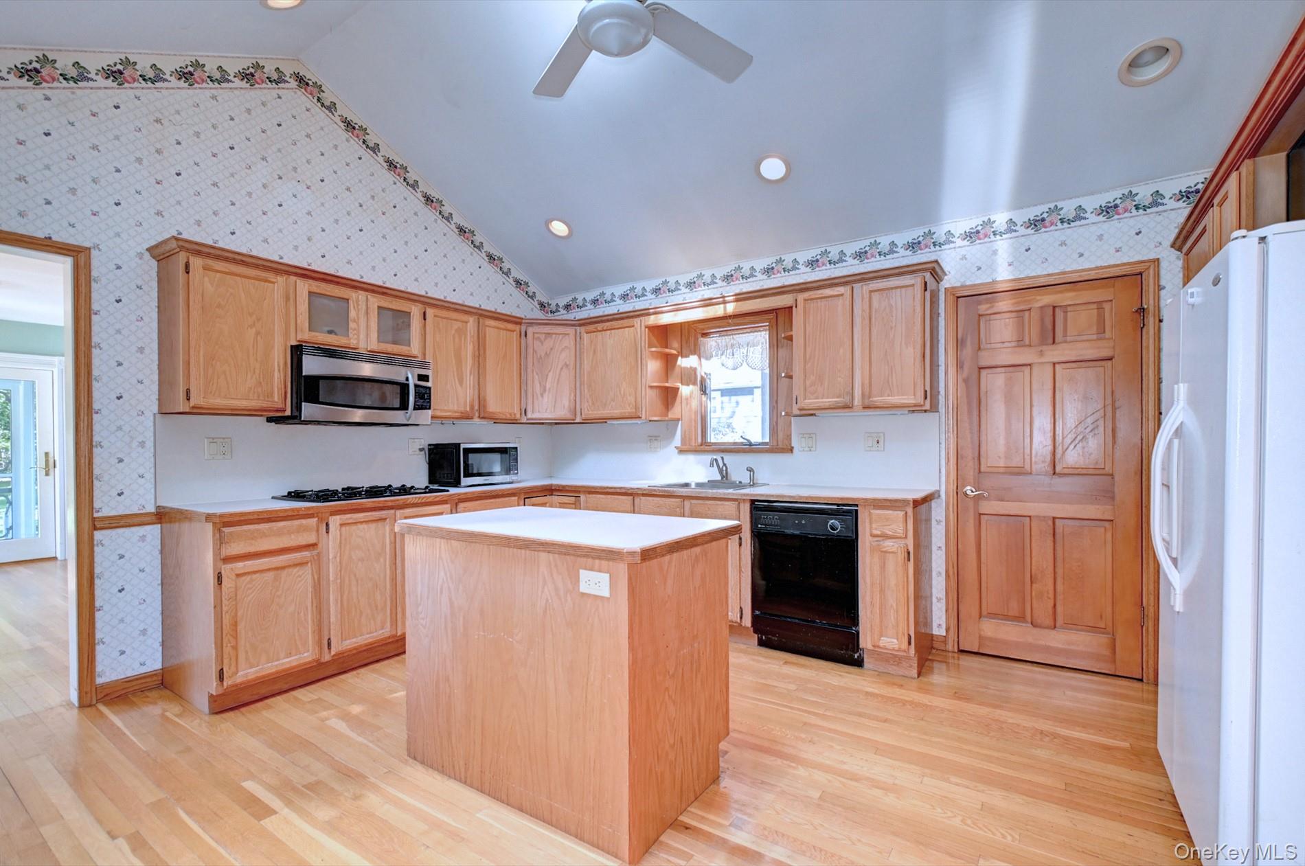 #6 photo, 214 Foster Avenue, サフォーク郡 Sayville , NY 11782