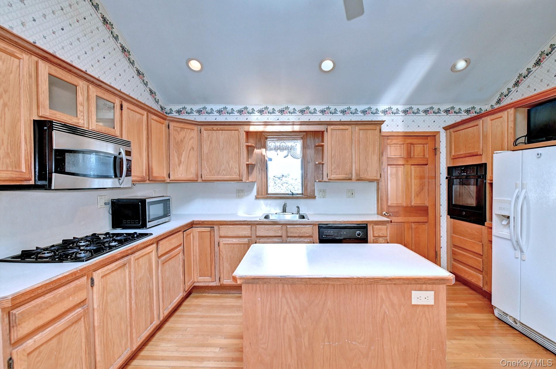 #7 photo, 214 Foster Avenue, サフォーク郡 Sayville , NY 11782