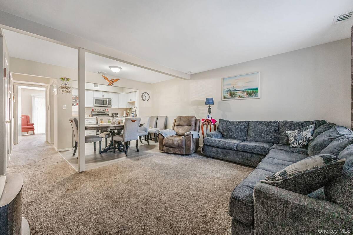 #2 photo, 63 Rocky Point Yaphank Road, #80, サフォーク郡 Rocky Point , NY 11778