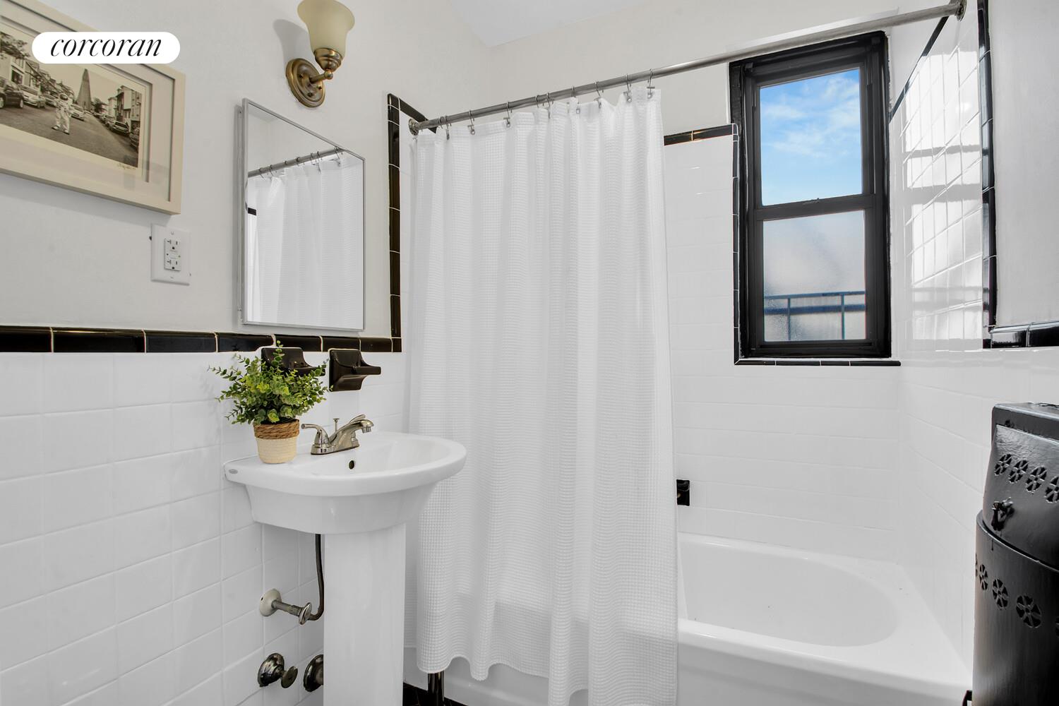 #9 photo, 570 WESTMINSTER Road, ブルックリン区 Ditmas Park , NY 11230