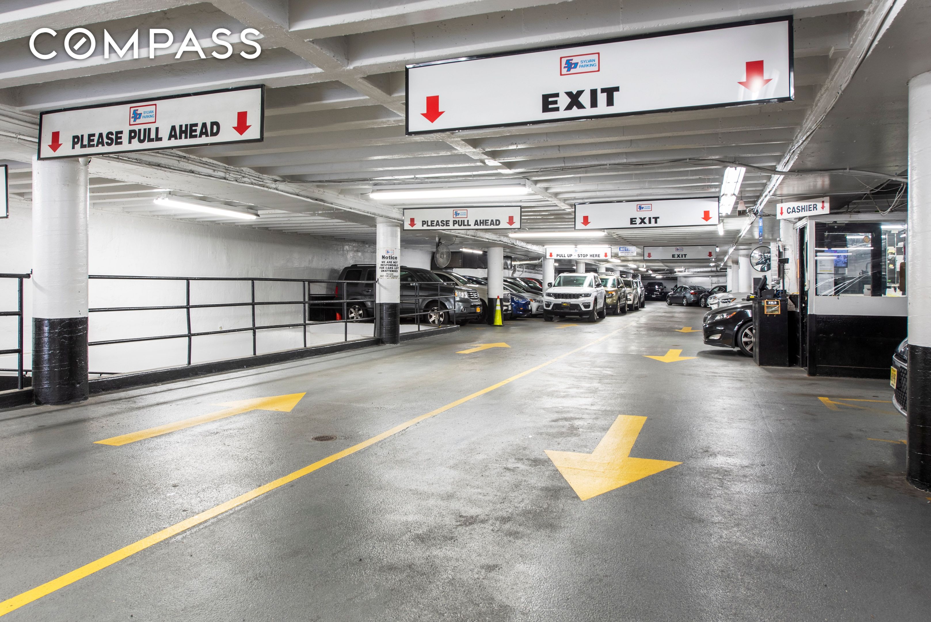 #19 photo, 70-25 Yellowstone Boulevard, クイーンズ区 Forest Hills , NY 11375