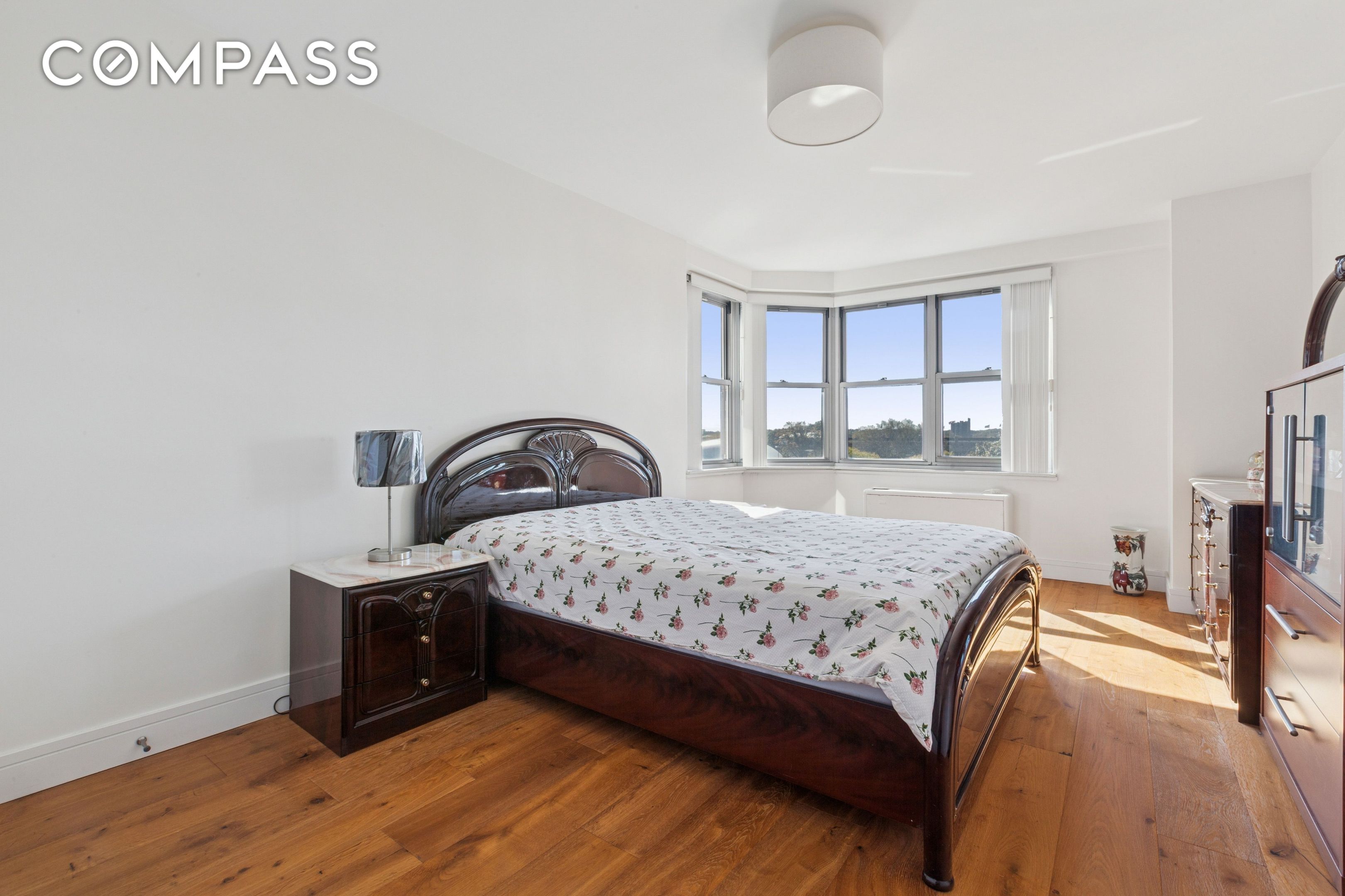 #7 photo, 70-25 Yellowstone Boulevard, クイーンズ区 Forest Hills , NY 11375