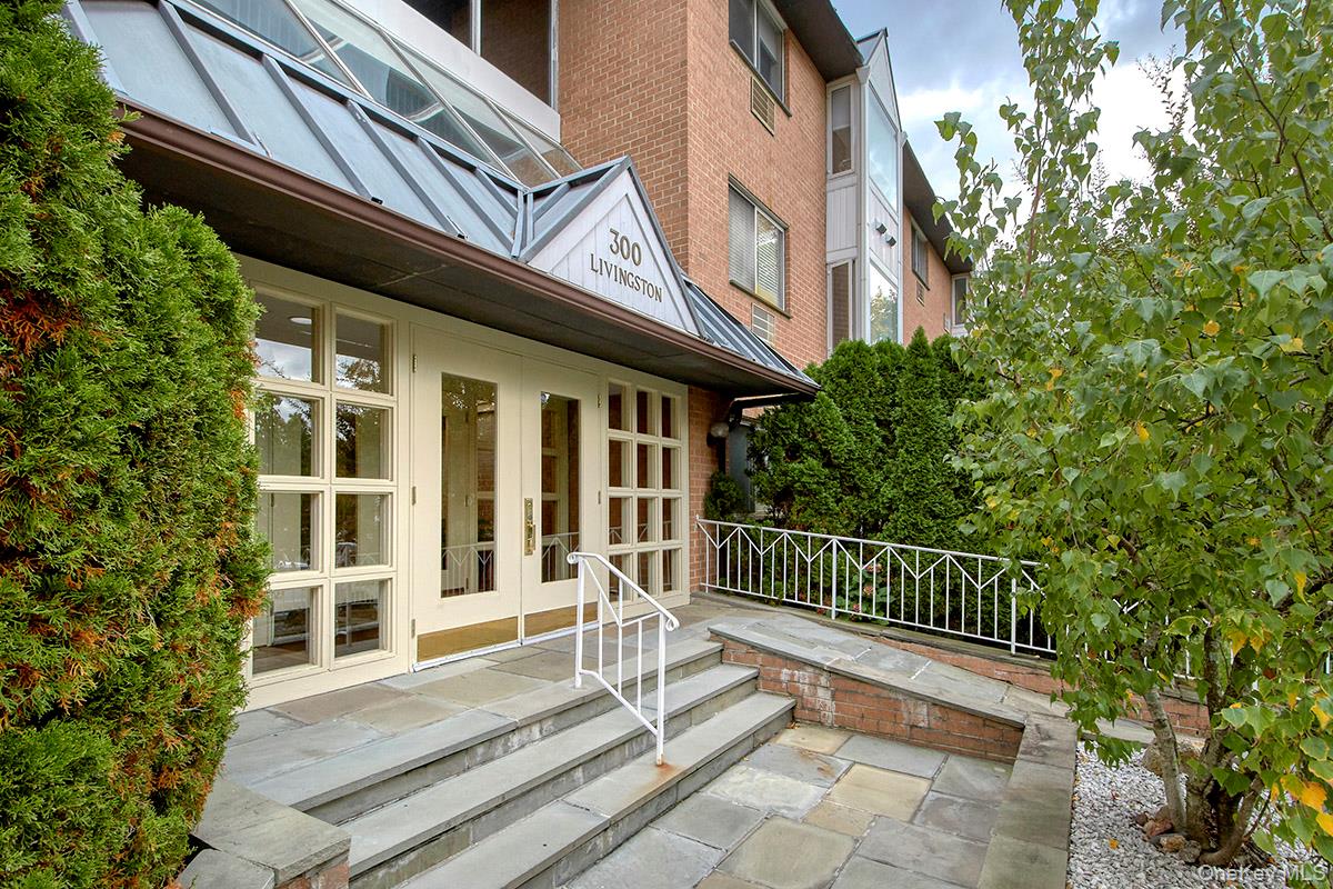 #1 photo, 300 Livingston Avenue, Mamaroneck , NY 10543
