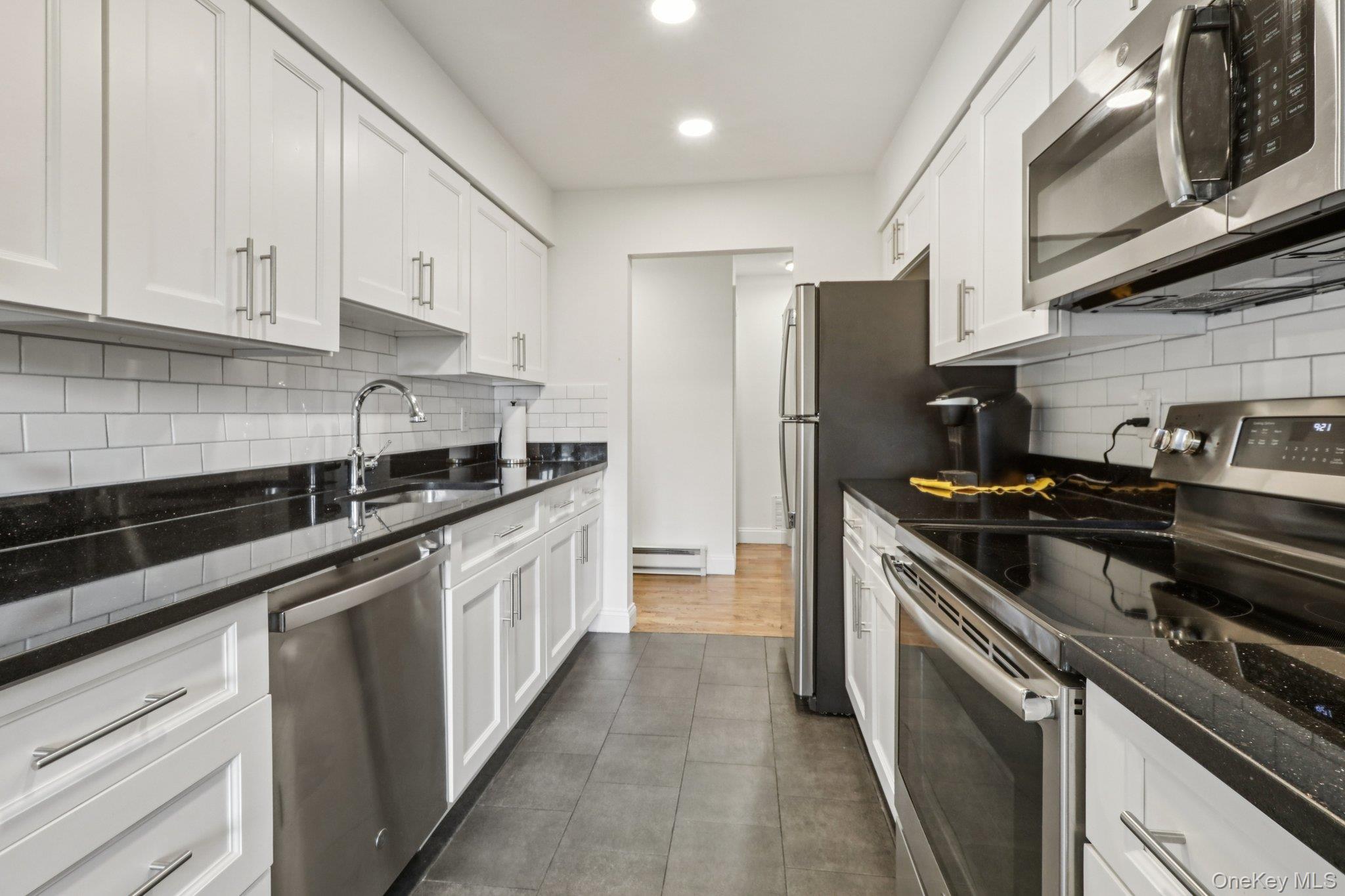 #18 photo, 2 Germonds Village, Bardonia , NY 10954