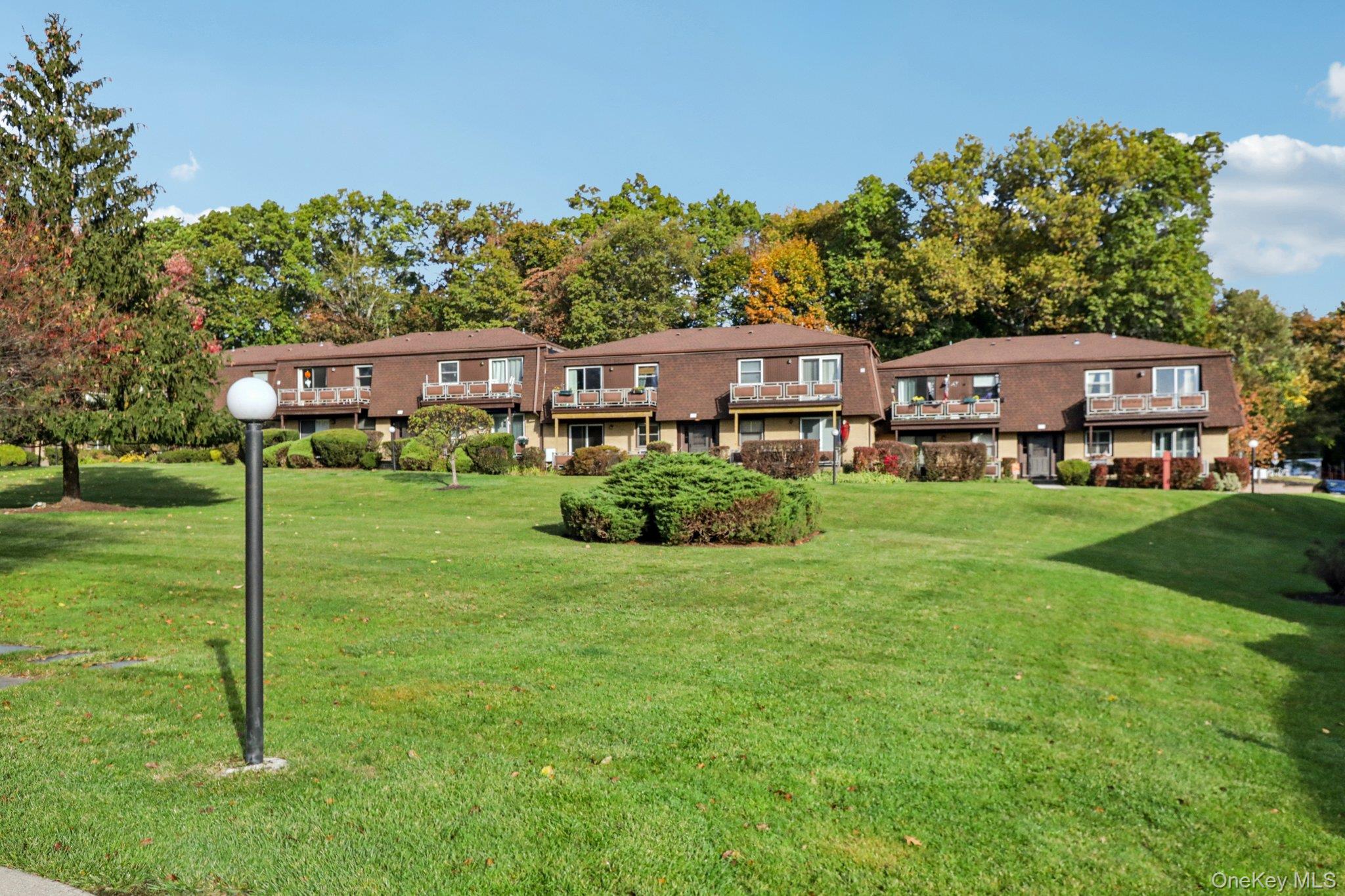 #4 photo, 2 Germonds Village, Bardonia , NY 10954