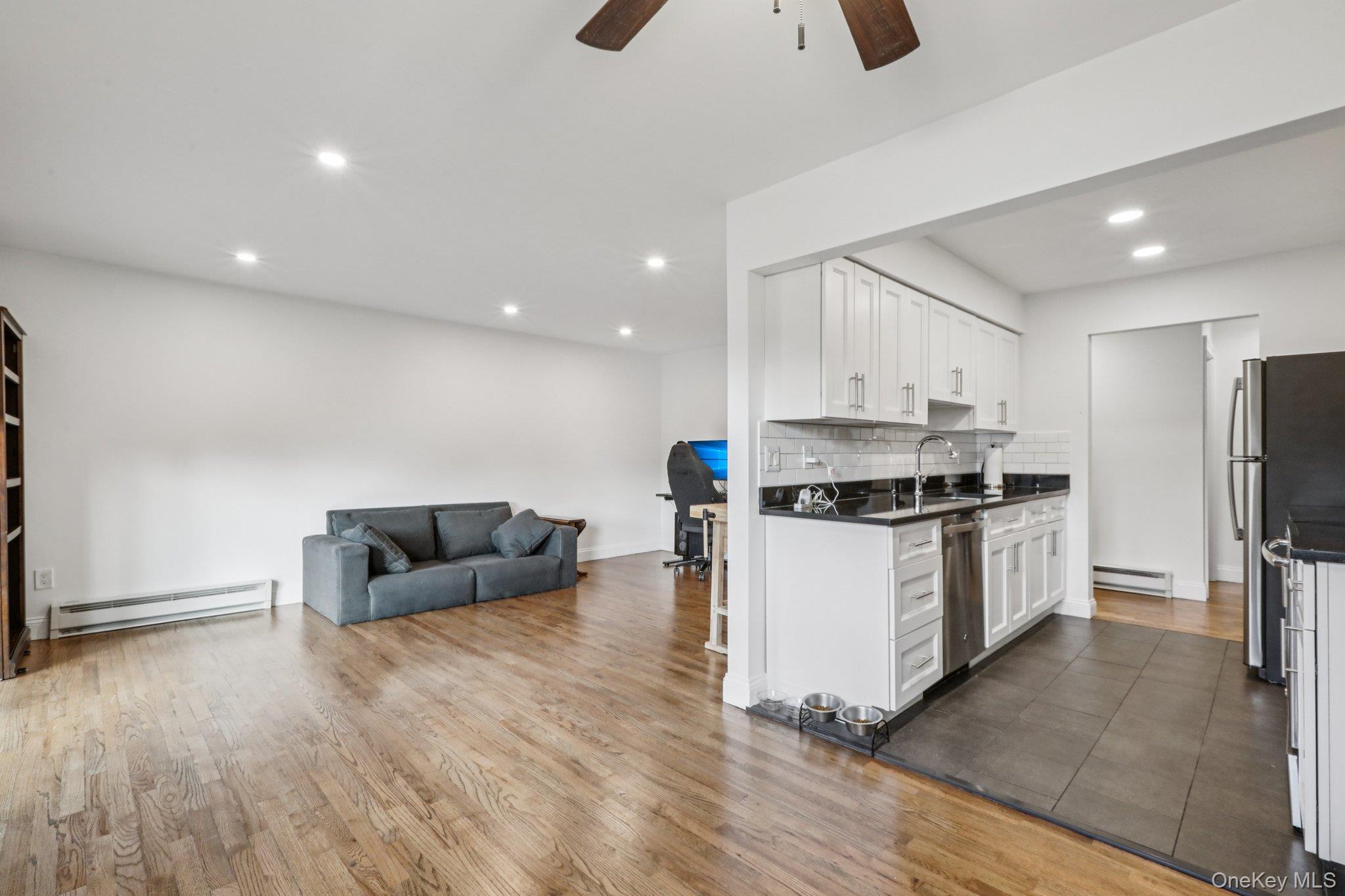 #8 photo, 2 Germonds Village, Bardonia , NY 10954