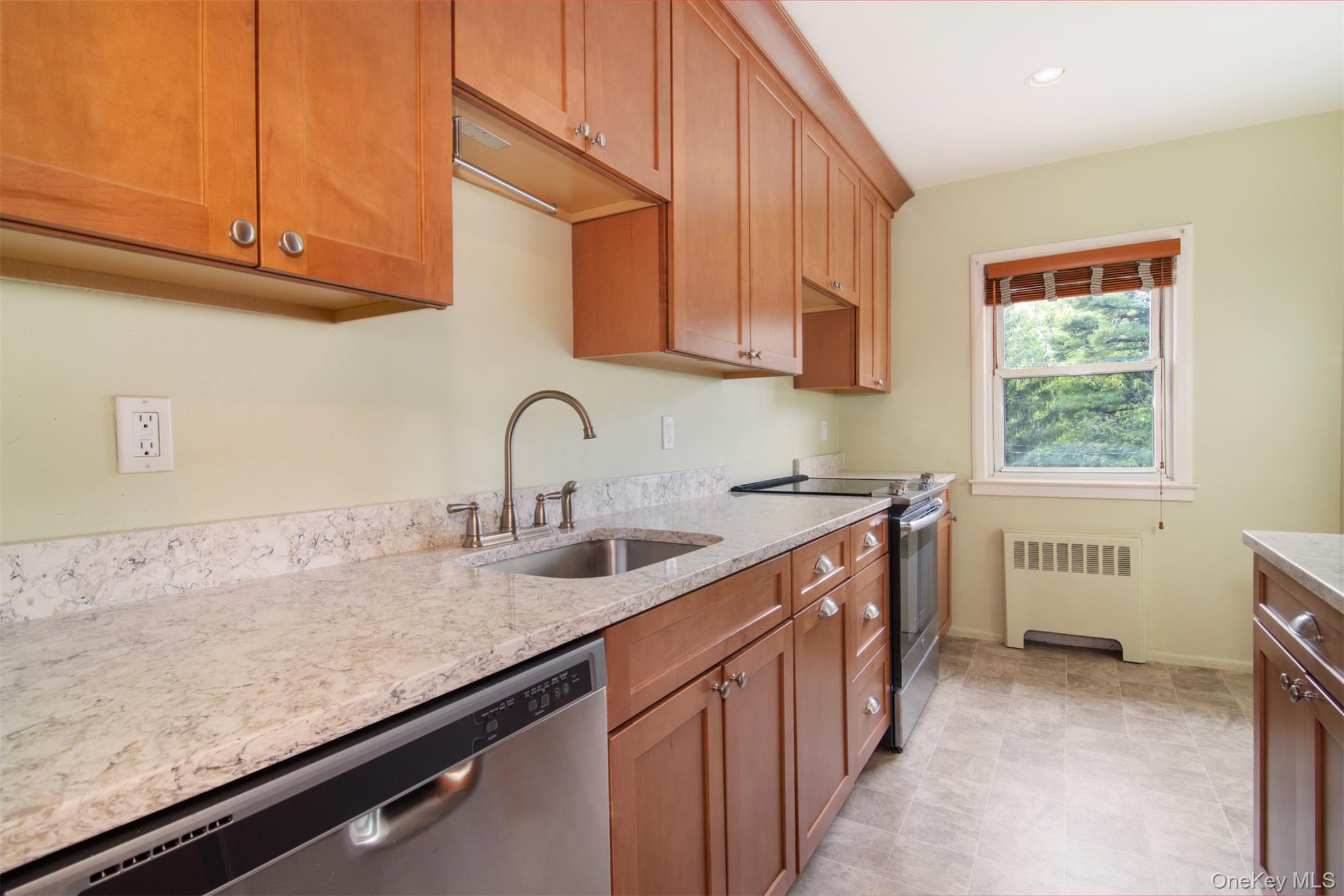 #3 photo, 140 N Broadway, Irvington , NY 10533