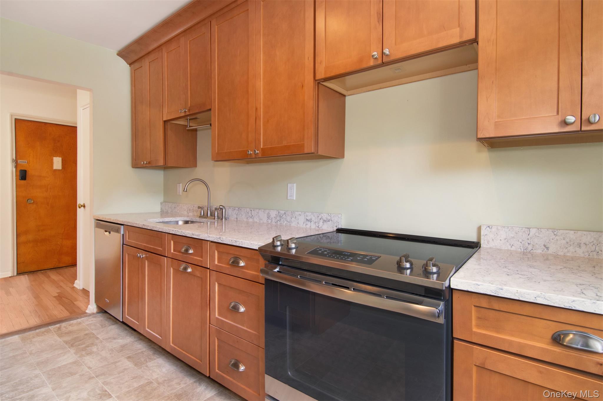 #5 photo, 140 N Broadway, Irvington , NY 10533