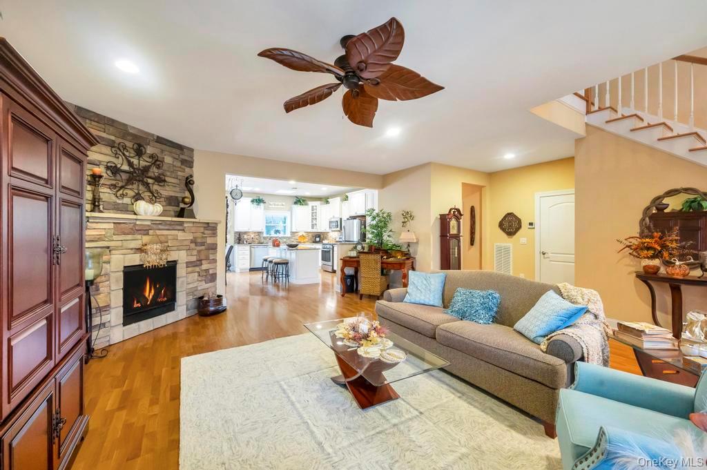 #16 photo, 4 Haverton Court, サフォーク郡 Riverhead , NY 11901