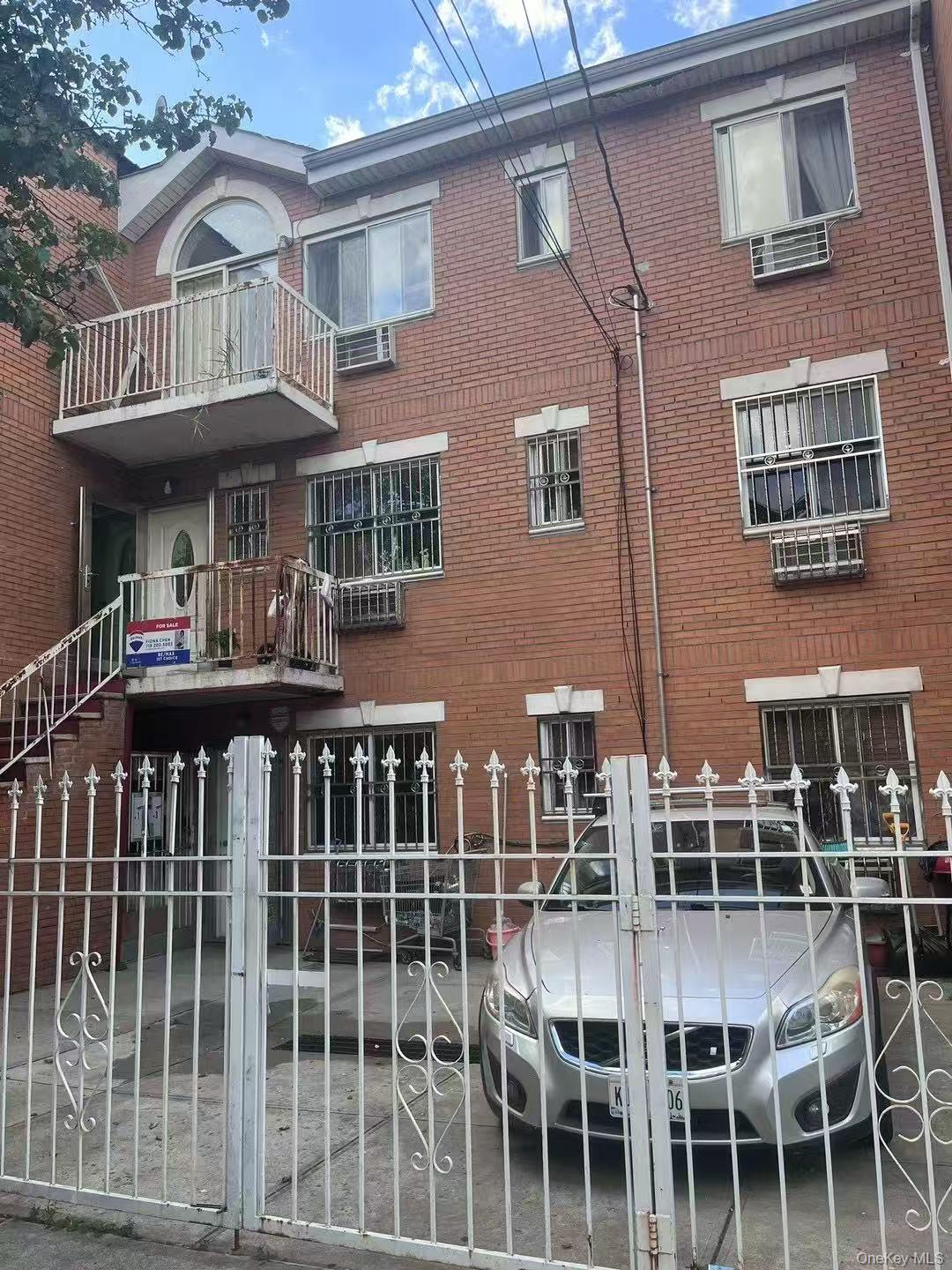 #1 photo, 10205 46th ave, クイーンズ区 Corona , NY 11368