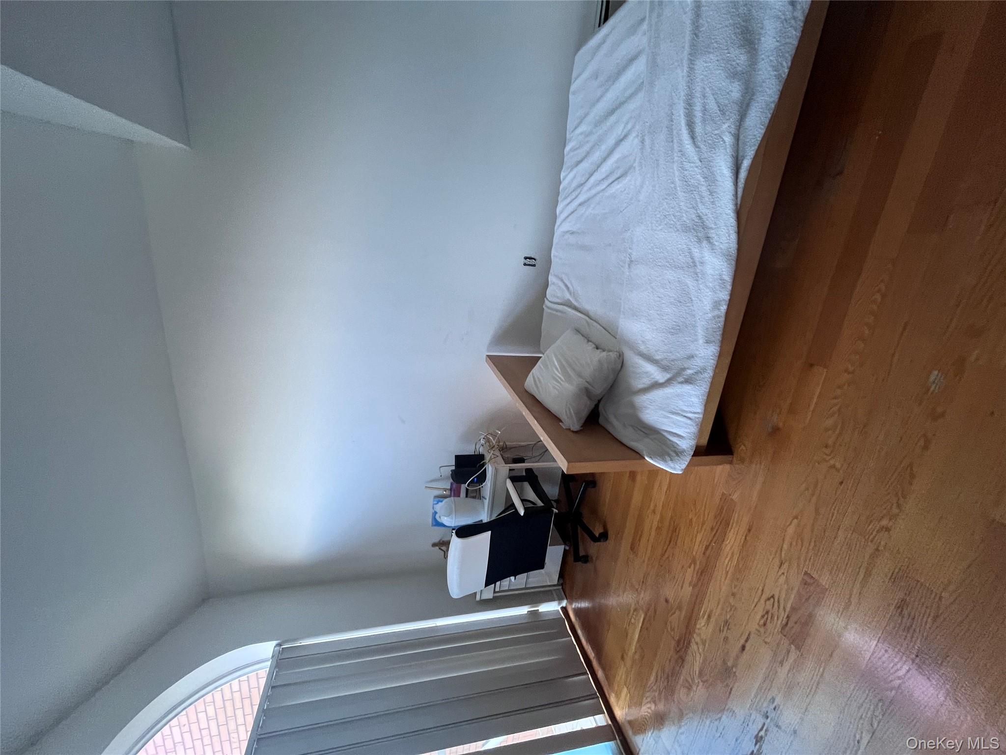 #4 photo, 10205 46th ave, クイーンズ区 Corona , NY 11368