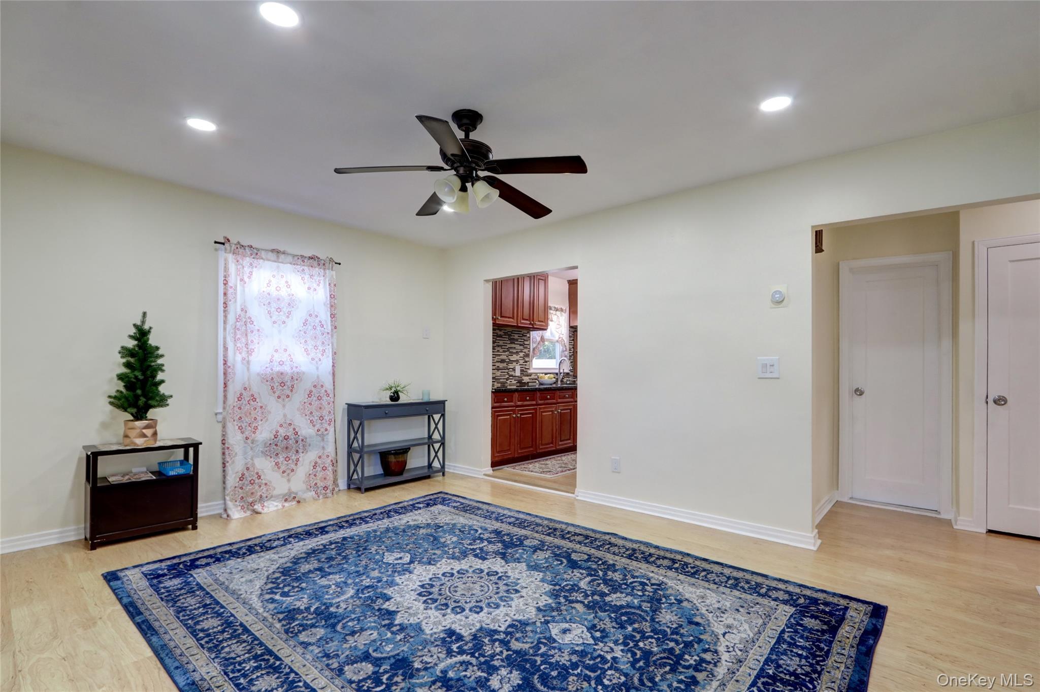 #4 photo, 131 Peninsula Boulevard, Valley Stream , NY 11581