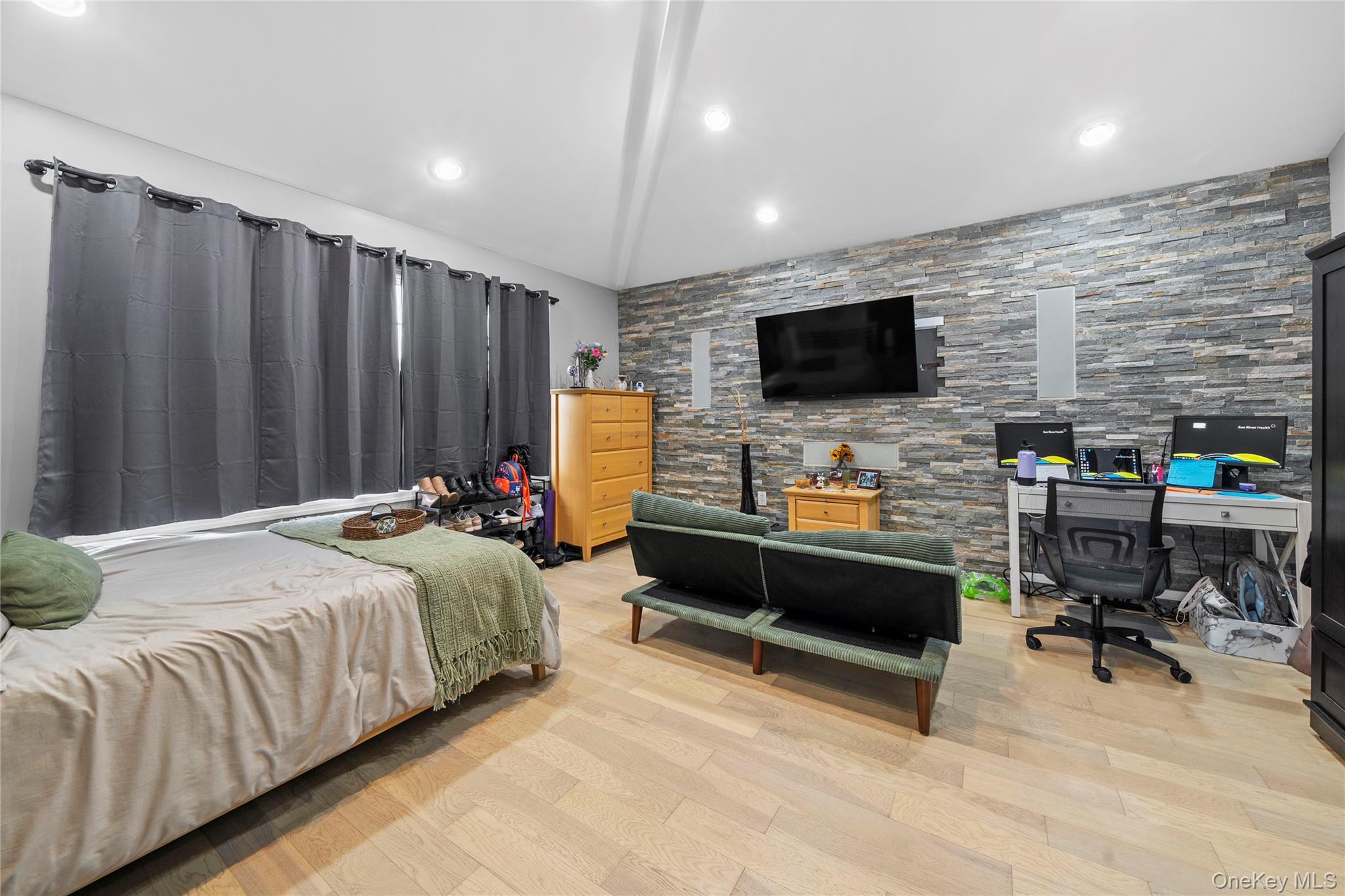 #16 photo, Freeport, Freeport , NY 11520