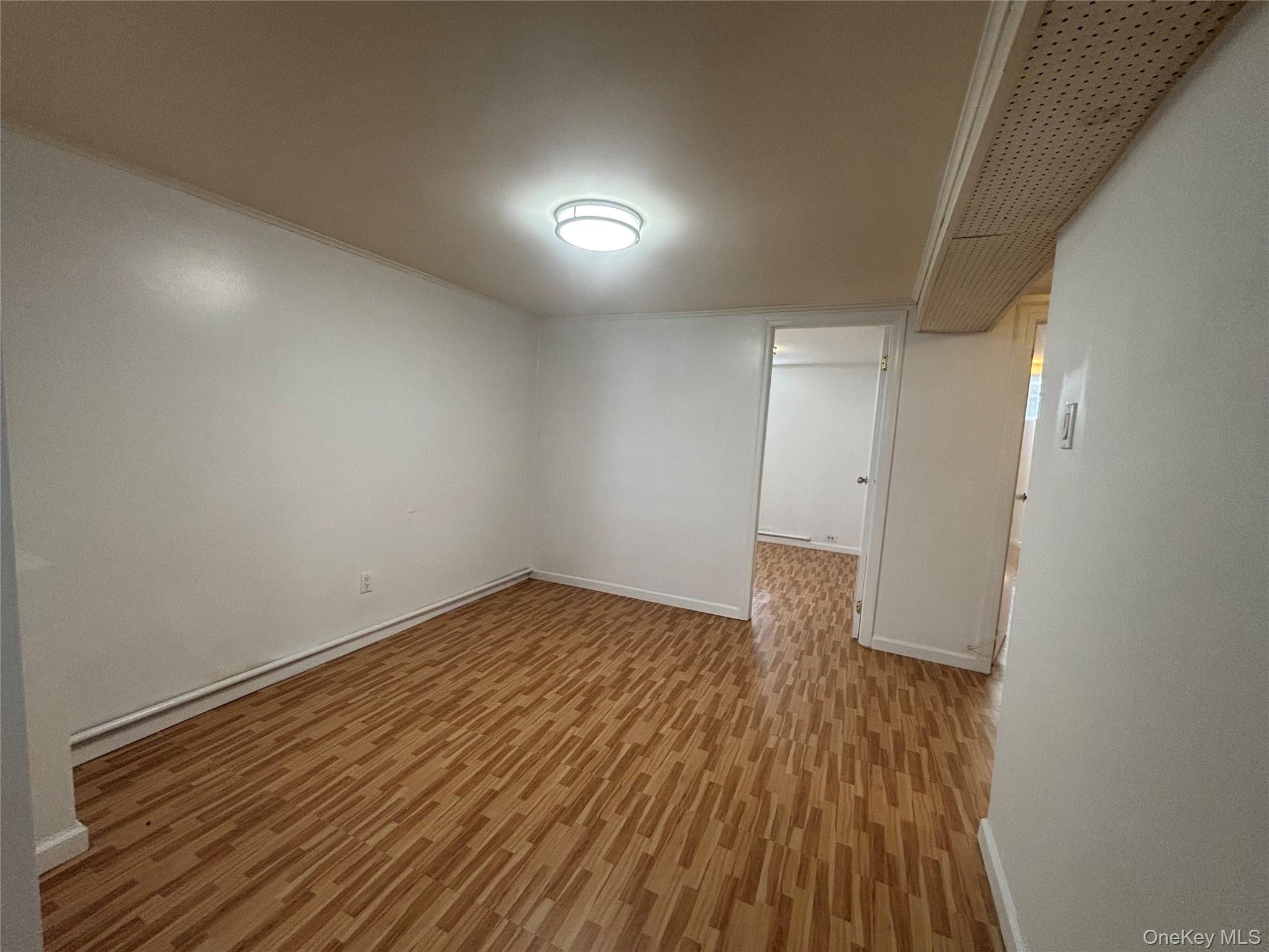 #10 photo, 5119 Ireland Street, クイーンズ区 Elmhurst , NY 11373