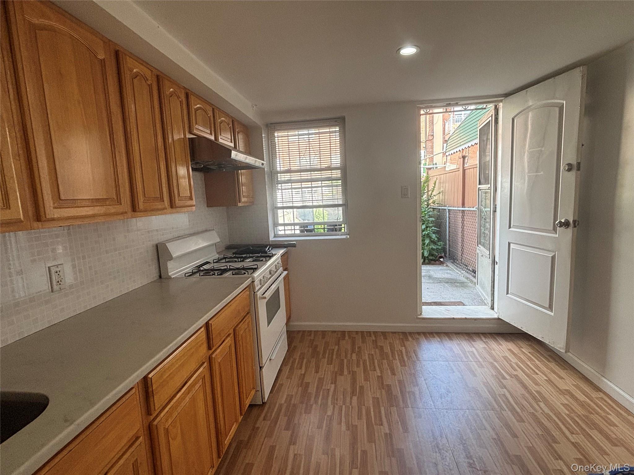 #14 photo, 5119 Ireland Street, クイーンズ区 Elmhurst , NY 11373