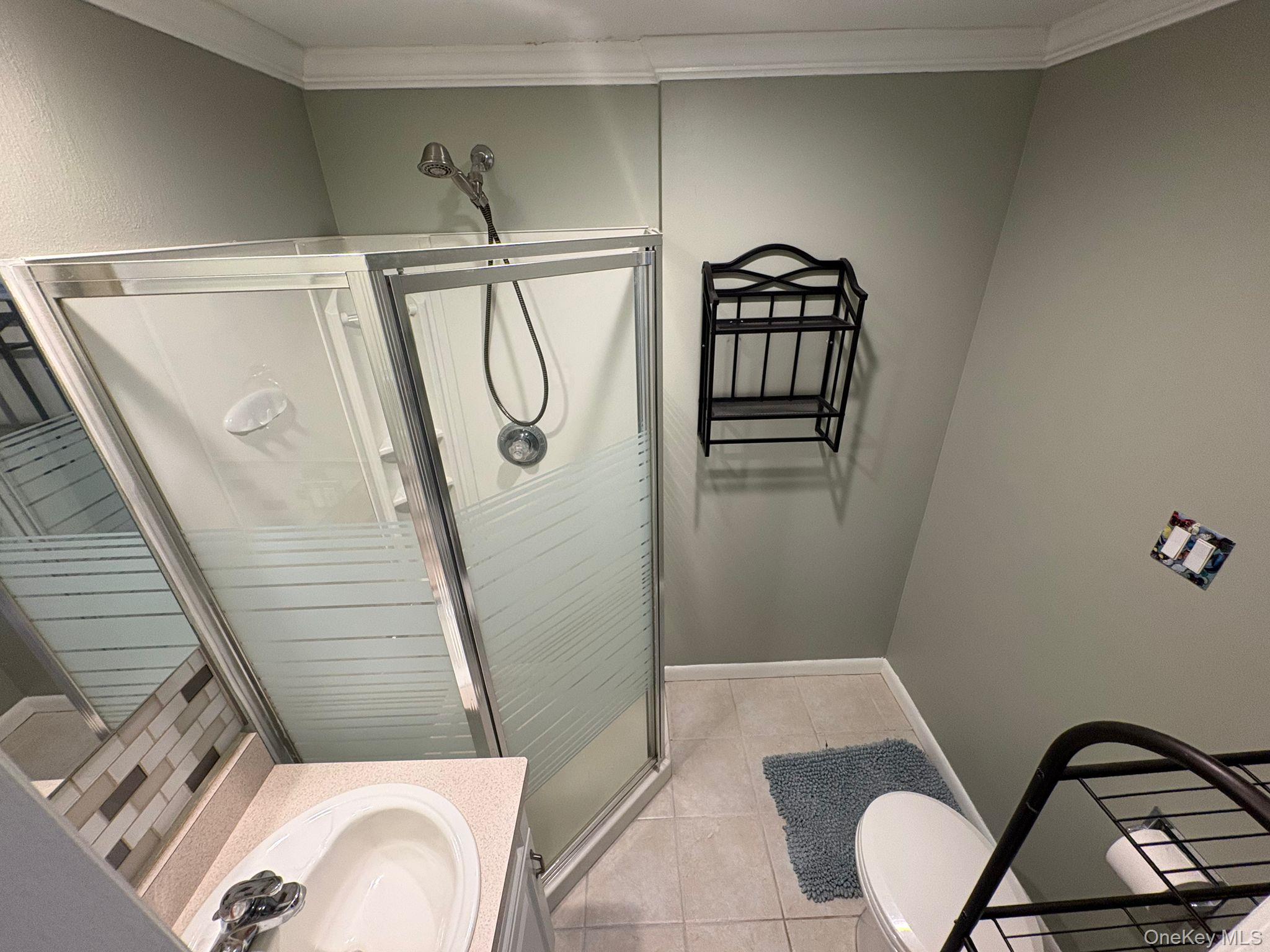 #3 photo, 318 Claremont Avenue, サフォーク郡 West Babylon , NY 11704