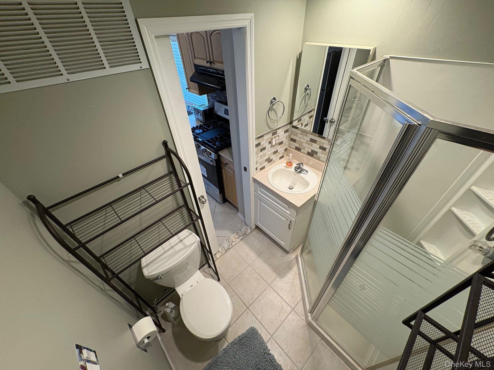 #4 photo, 318 Claremont Avenue, サフォーク郡 West Babylon , NY 11704