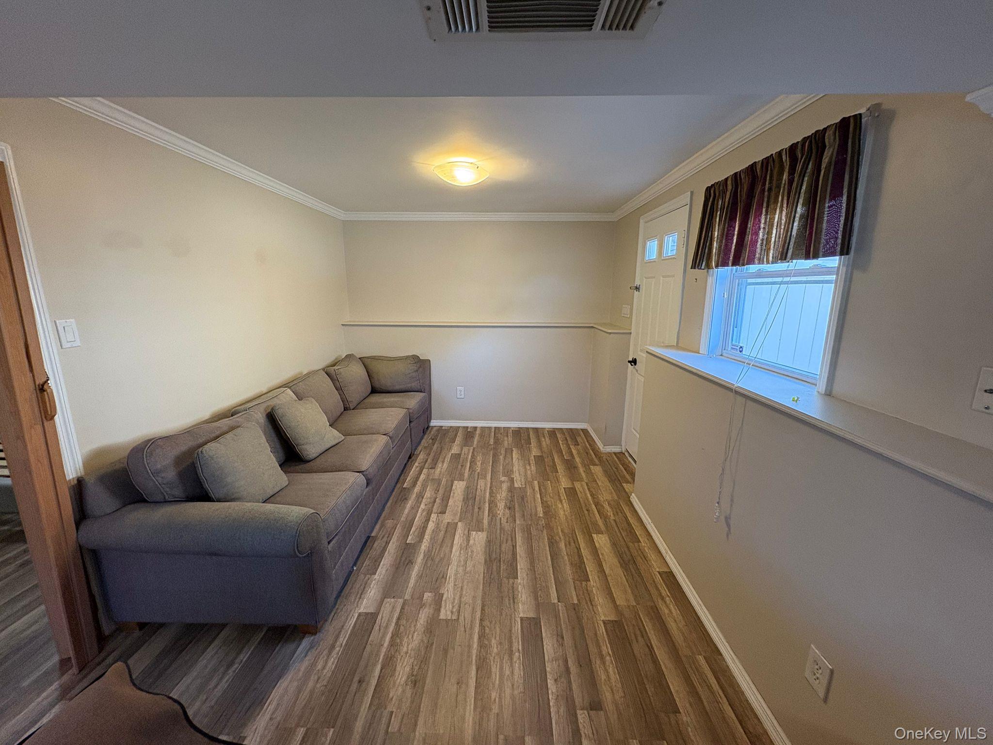 #7 photo, 318 Claremont Avenue, サフォーク郡 West Babylon , NY 11704