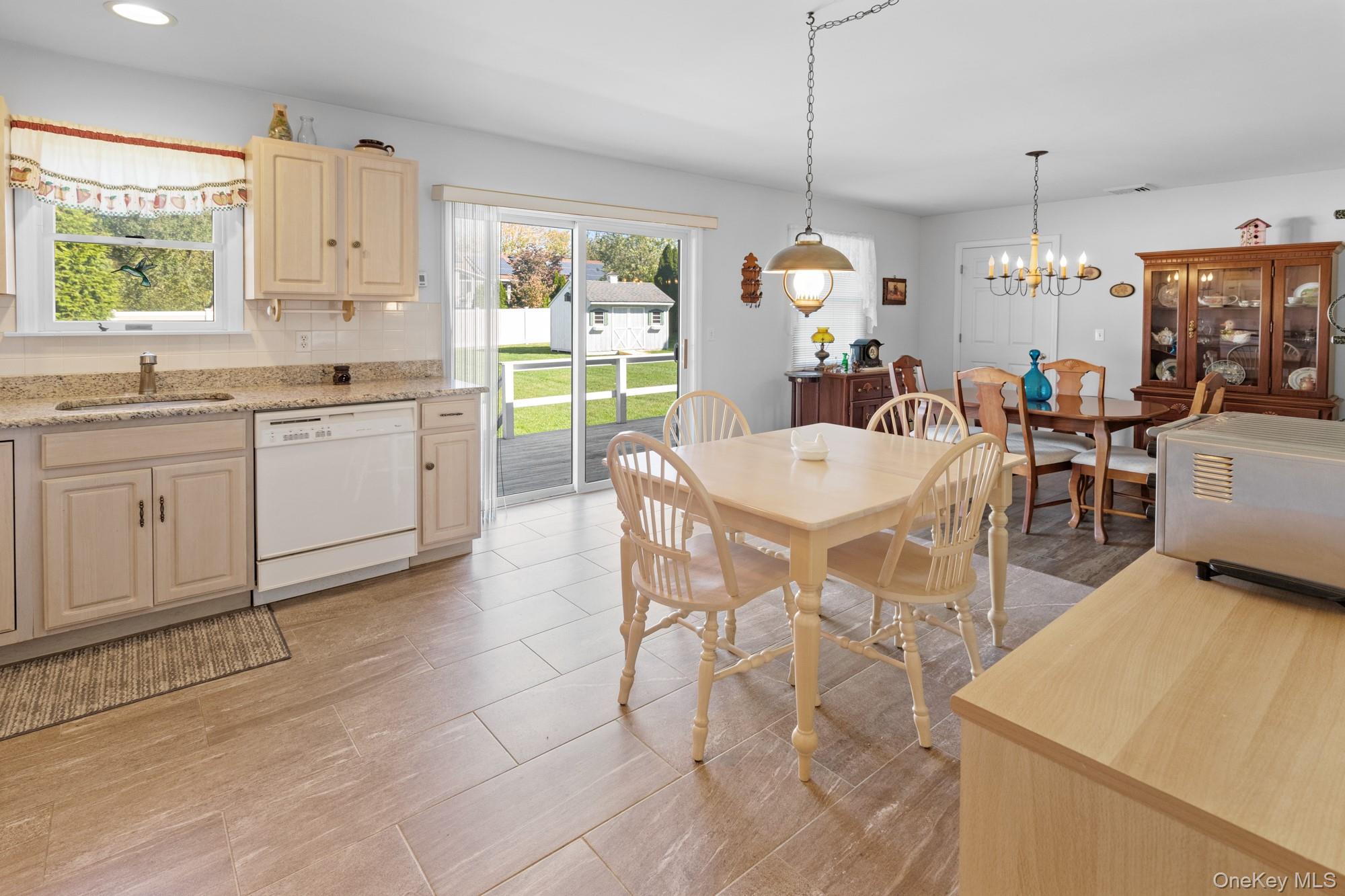 #13 photo, 72 Josica Drive, サフォーク郡 Aquebogue , NY 11901