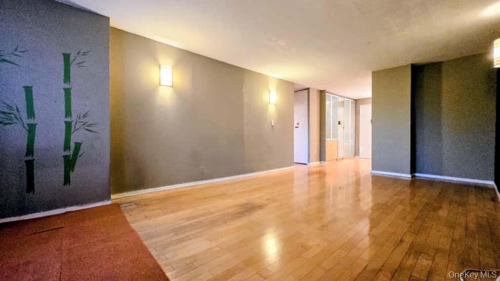 #11 photo, 118-18 Union Tpke, Kew Gardens , NY 11415