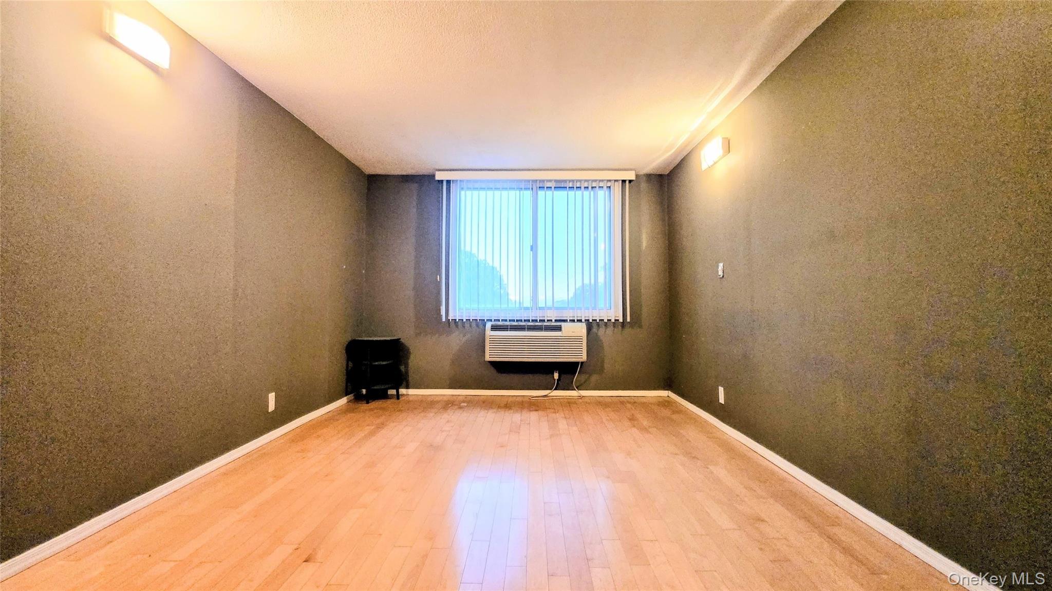 #20 photo, 118-18 Union Tpke, Kew Gardens , NY 11415