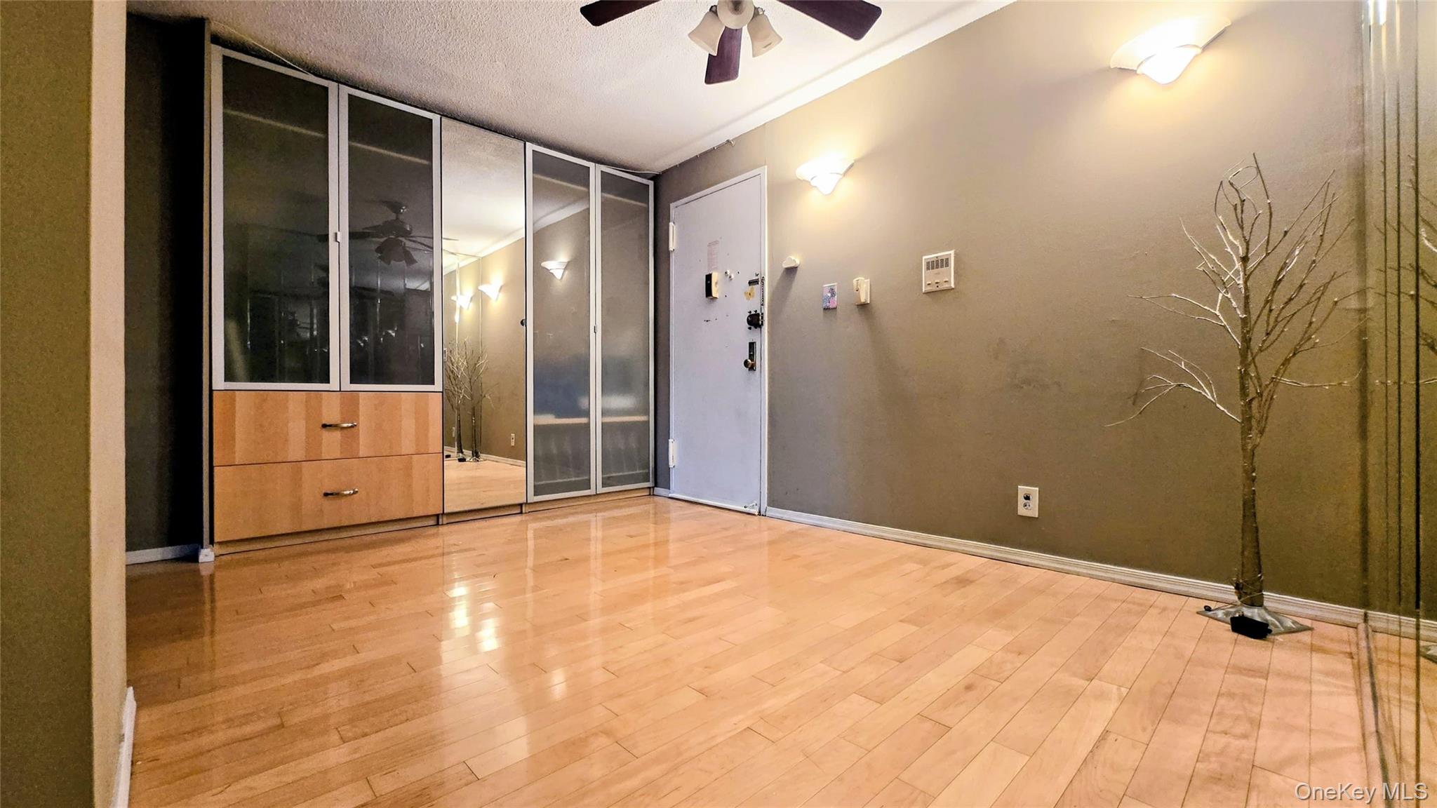 #6 photo, 118-18 Union Tpke, Kew Gardens , NY 11415